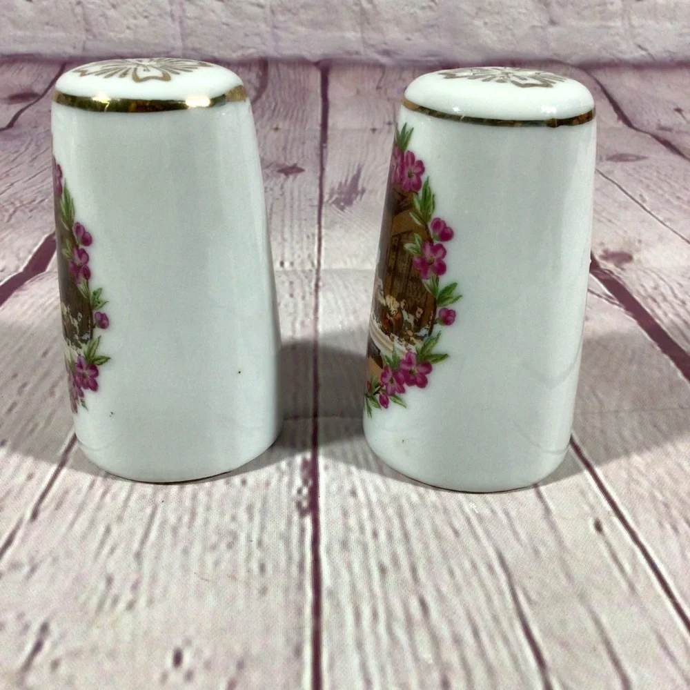 Vintage Ceramic Last Supper Salt and Pepper Shaker Pair Gold Gilt Made in Japan